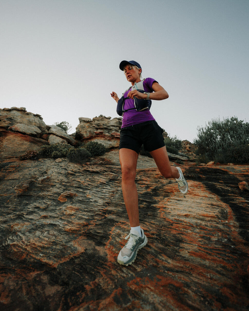 Kiprun Women's 900 8L Trail Running Hydration Vest + 2 x 500ml flasks included