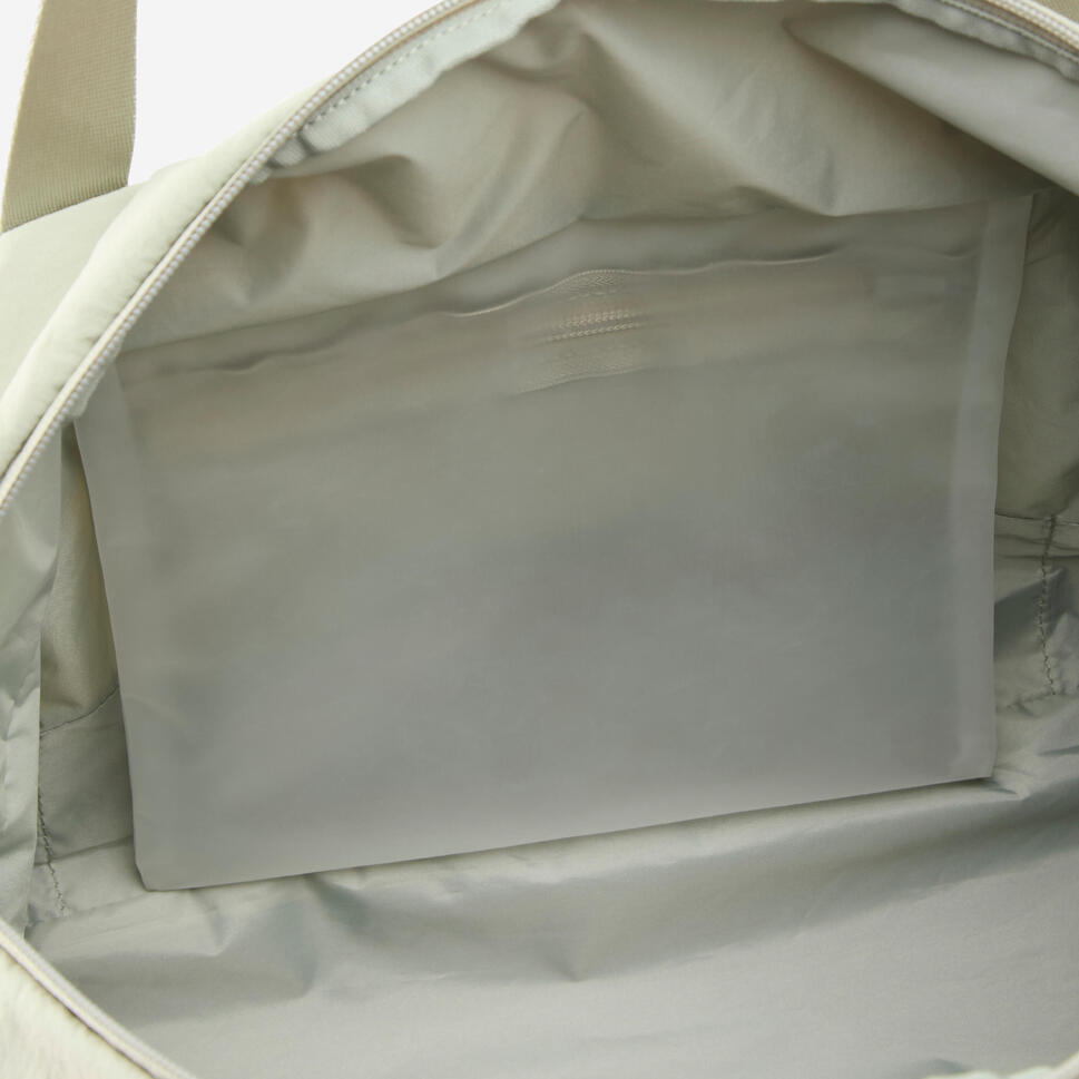 28L Sports Bag with Waterproof Pocket